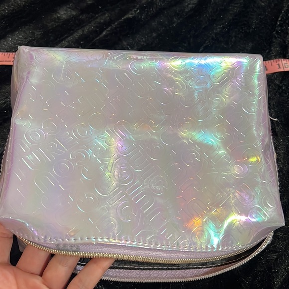 A pair of Juicy Couture Cosmetic Bags - Picture 5 of 12